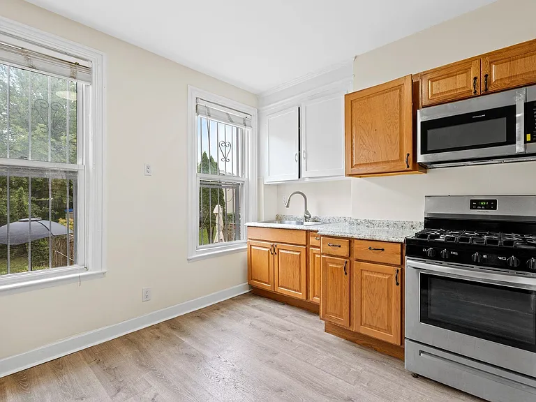 294 Clerk St #1 — Photo 3