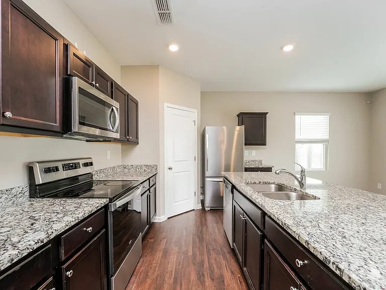 3740 Newbury Place Dr — Photo 8