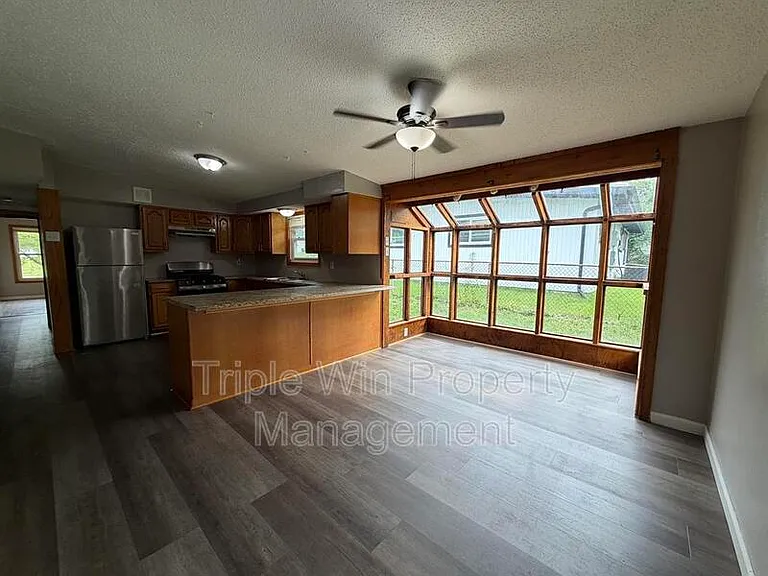 810 Saint Anthony Ln — Photo 15