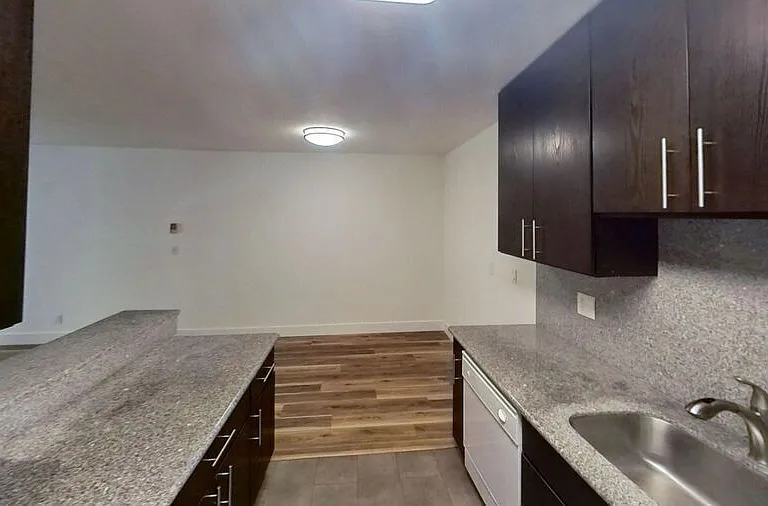 290 Lee Street — Photo 12