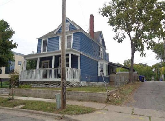 3rd image of 467 Case Ave