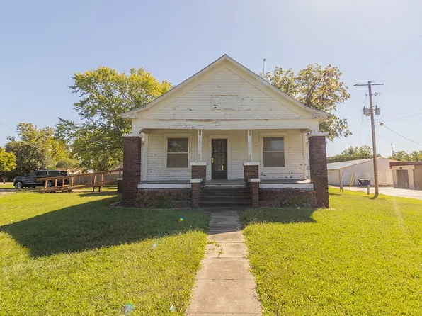 1711 E River St, Eureka, KS 67045