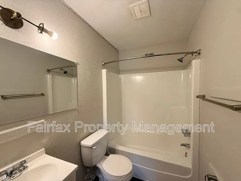 1011 Burke St #14 — Photo 6
