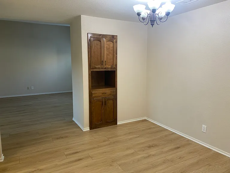 676 Yosemite Ave — Photo 7
