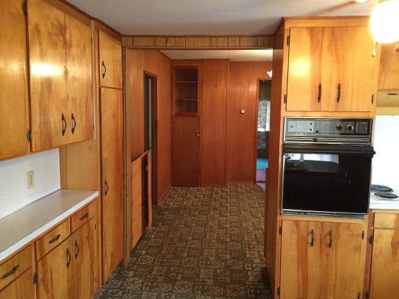 4th image of 841 NE Damson Ave