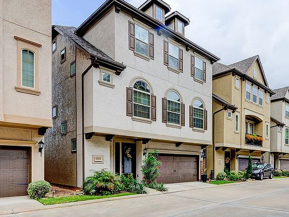 2nd image of 12225 Oxford Crescent Cir