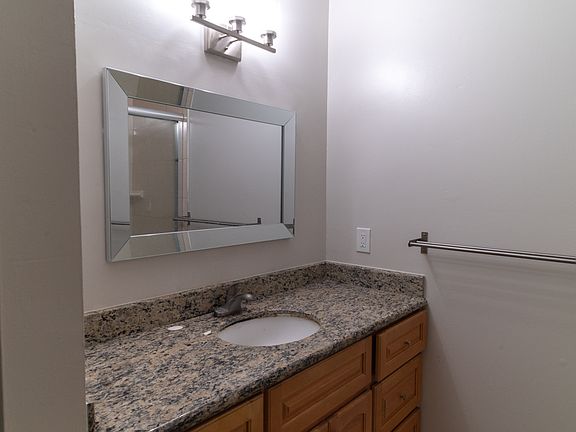 4th image of 43610 Ellsworth St APT 4
