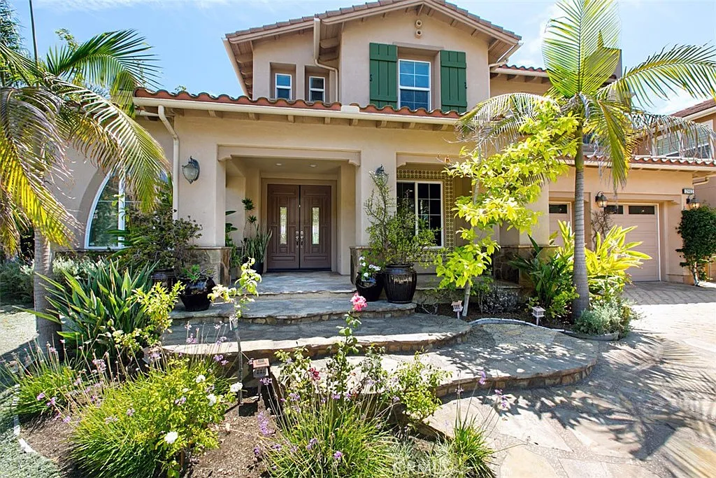 5 bed, 4.5 bath, 4458 sqft, $8,500 — Photo 1