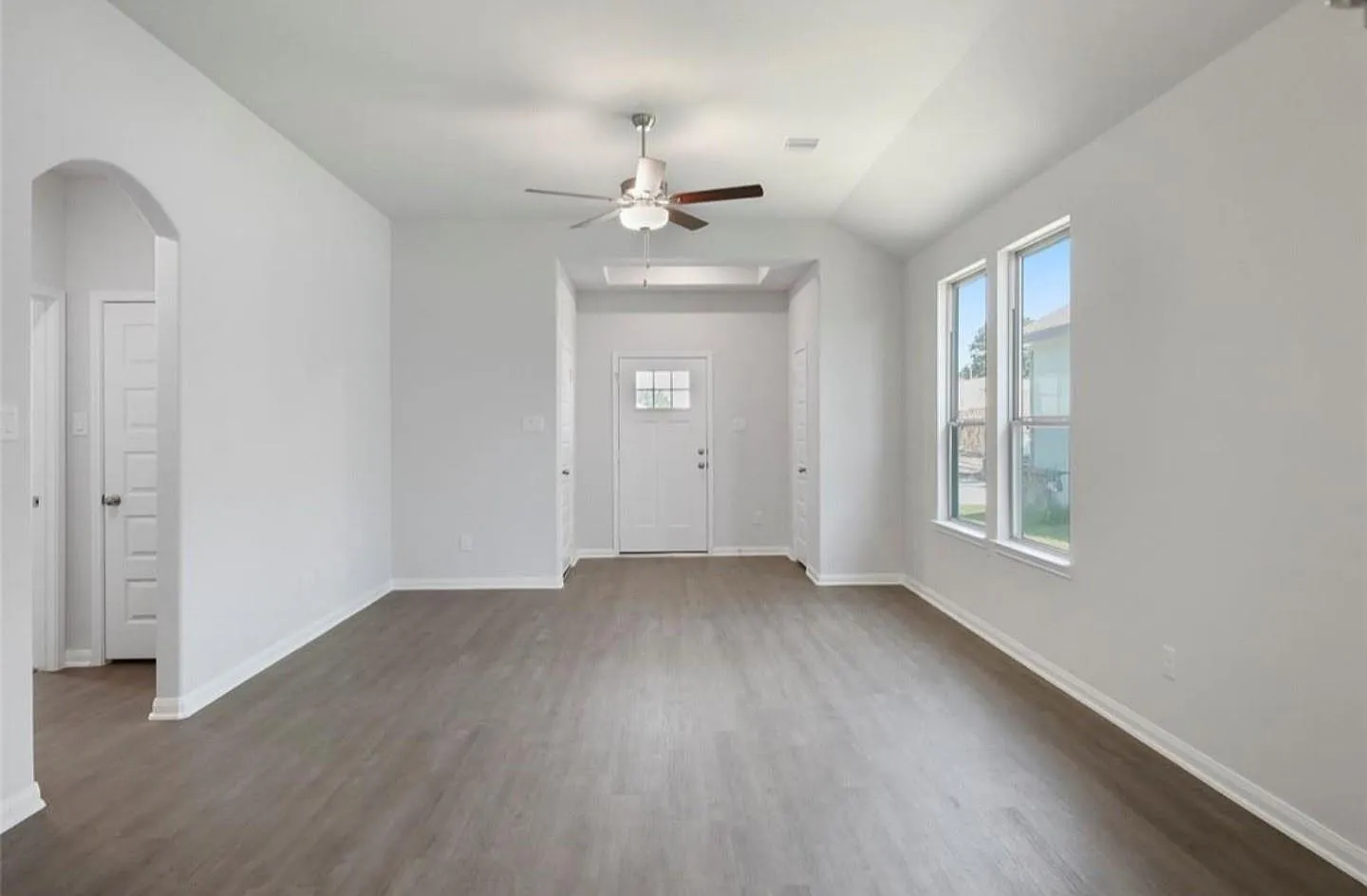 3 bed, 2.0 bath, 1560 sqft, $2,000 — Photo 3