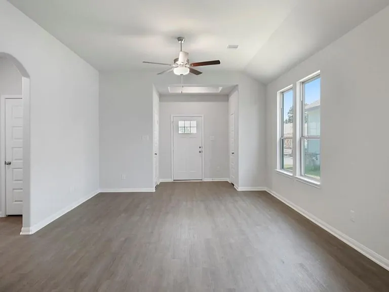 207 Tejas Village Pkwy — Photo 3