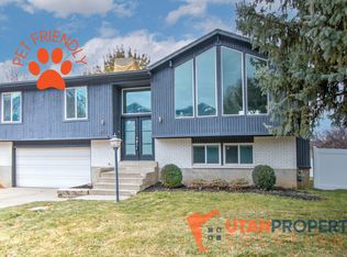 9852 S Pinehurst Dr, Sandy, UT 84092