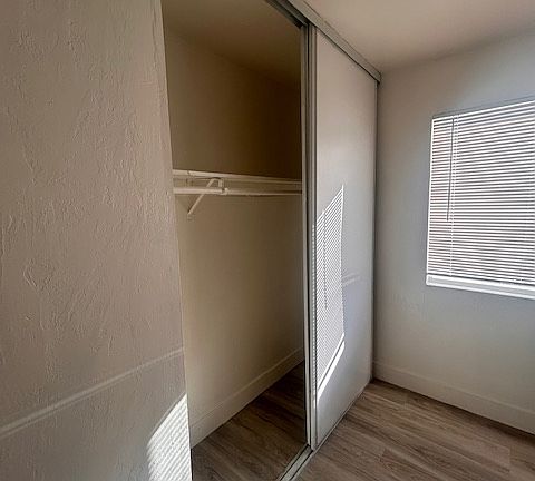 4th image of 32508 Pulaski Dr APT 2