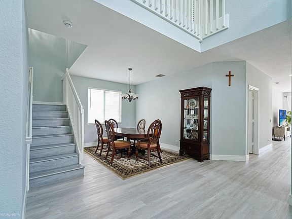4th image of 1428 CANARY ISLAND Drive