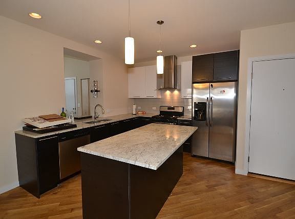 4th image of 900 N Fairfield Ave #S2