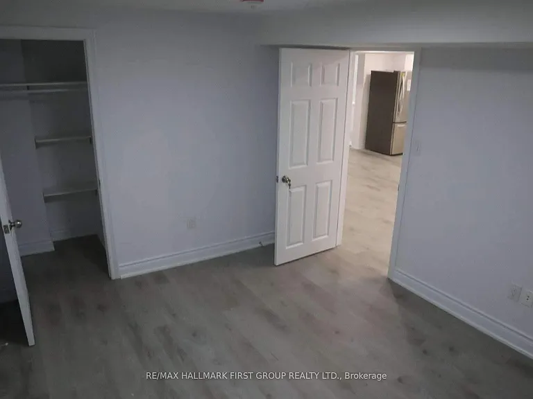 1627 Baggins St #LOWER — Photo 16