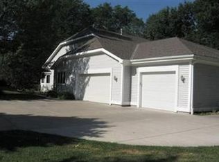 517 Anthony Ln, Lincoln, NE 68520
