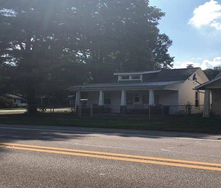 2nd image of 420 S Walnut St