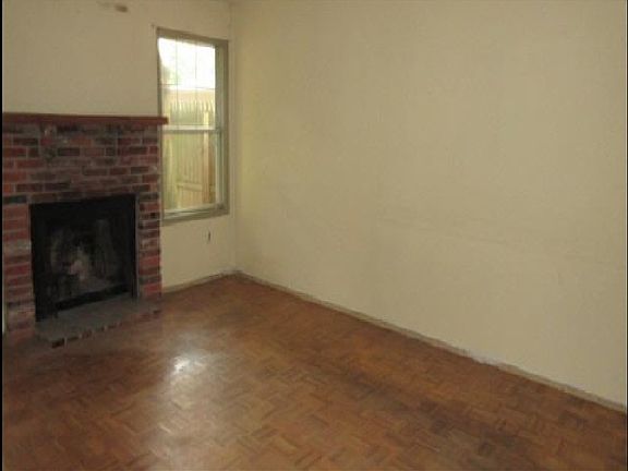 4th image of 121 Commonwealth Dr