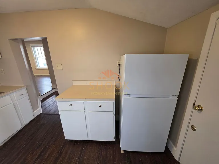 912 Roberts St — Photo 8