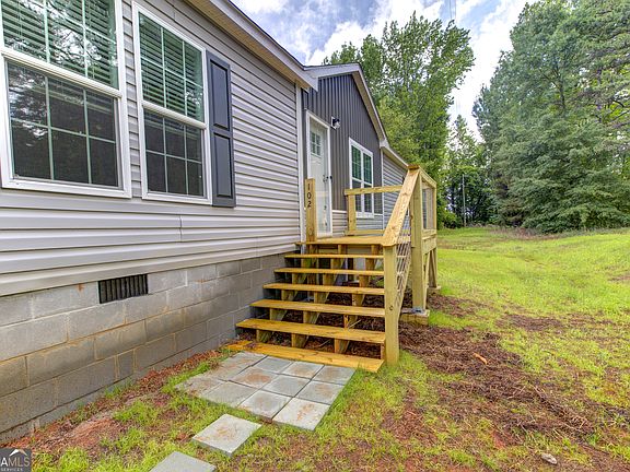 3rd image of 102 Grayhill Dr