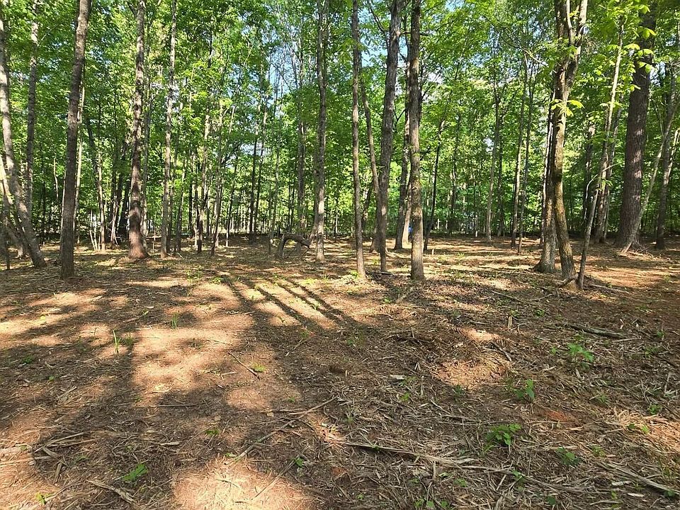 1st image of 135 Lakeshore Dr SW