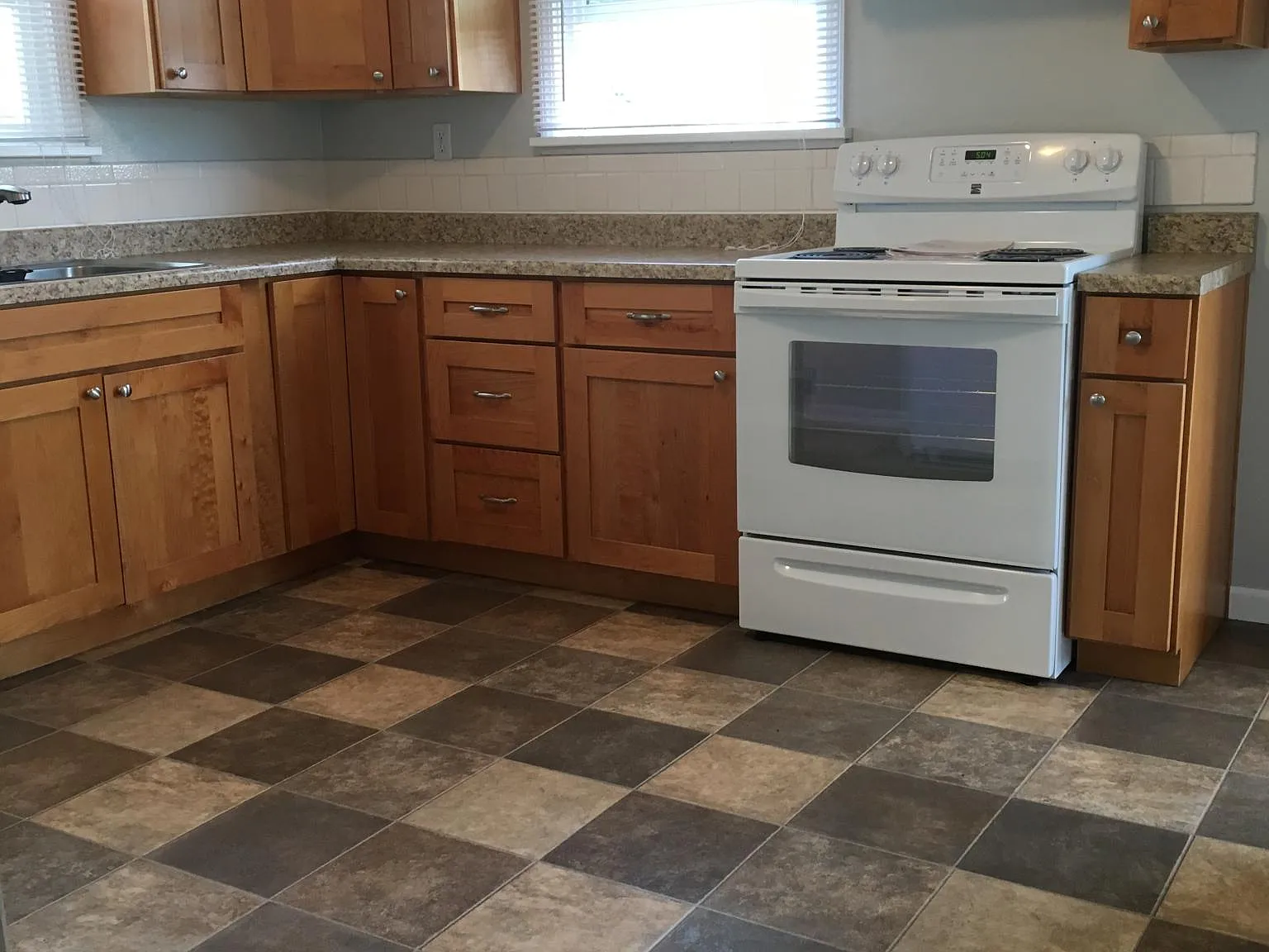 138 N Cambrian Ave — Photo 3
