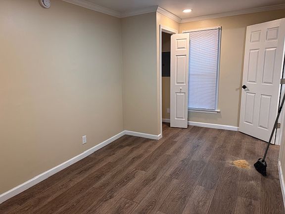 3rd image of 41 Lake Shore Dr E