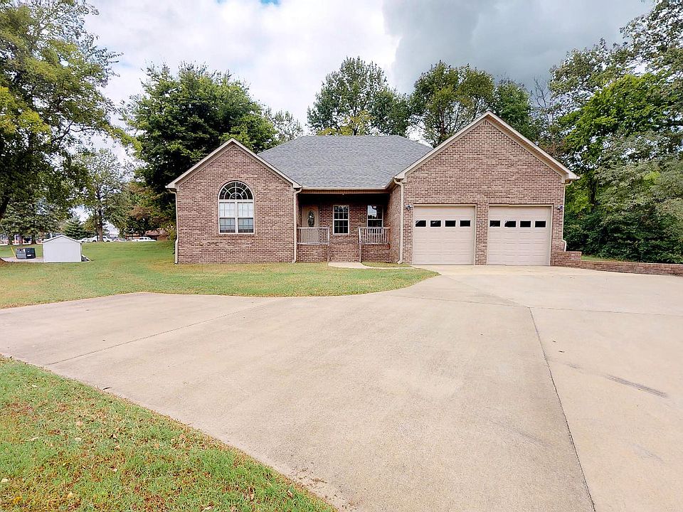1st image of 827 Dianne Ct W