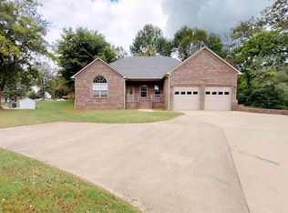827 Dianne Ct W, Dyersburg, TN 38024