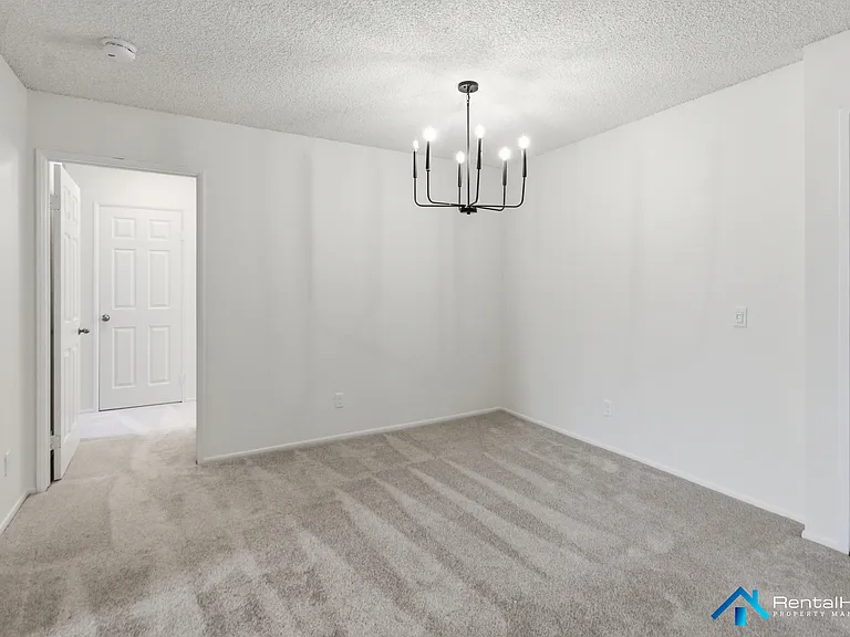424 Oak St #330 — Photo 12