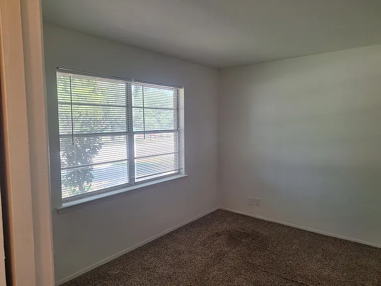 513 Simmons Dr — Photo 10
