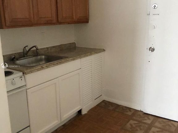 2nd image of 1452 Washington Ave #206