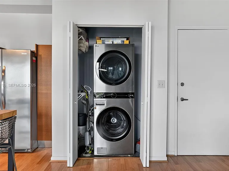 10 SW South River Dr #708 — Photo 7
