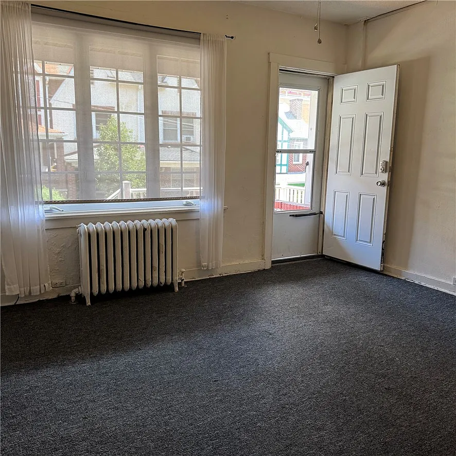3 bed, 1135 sqft, $3,100 — Photo 4