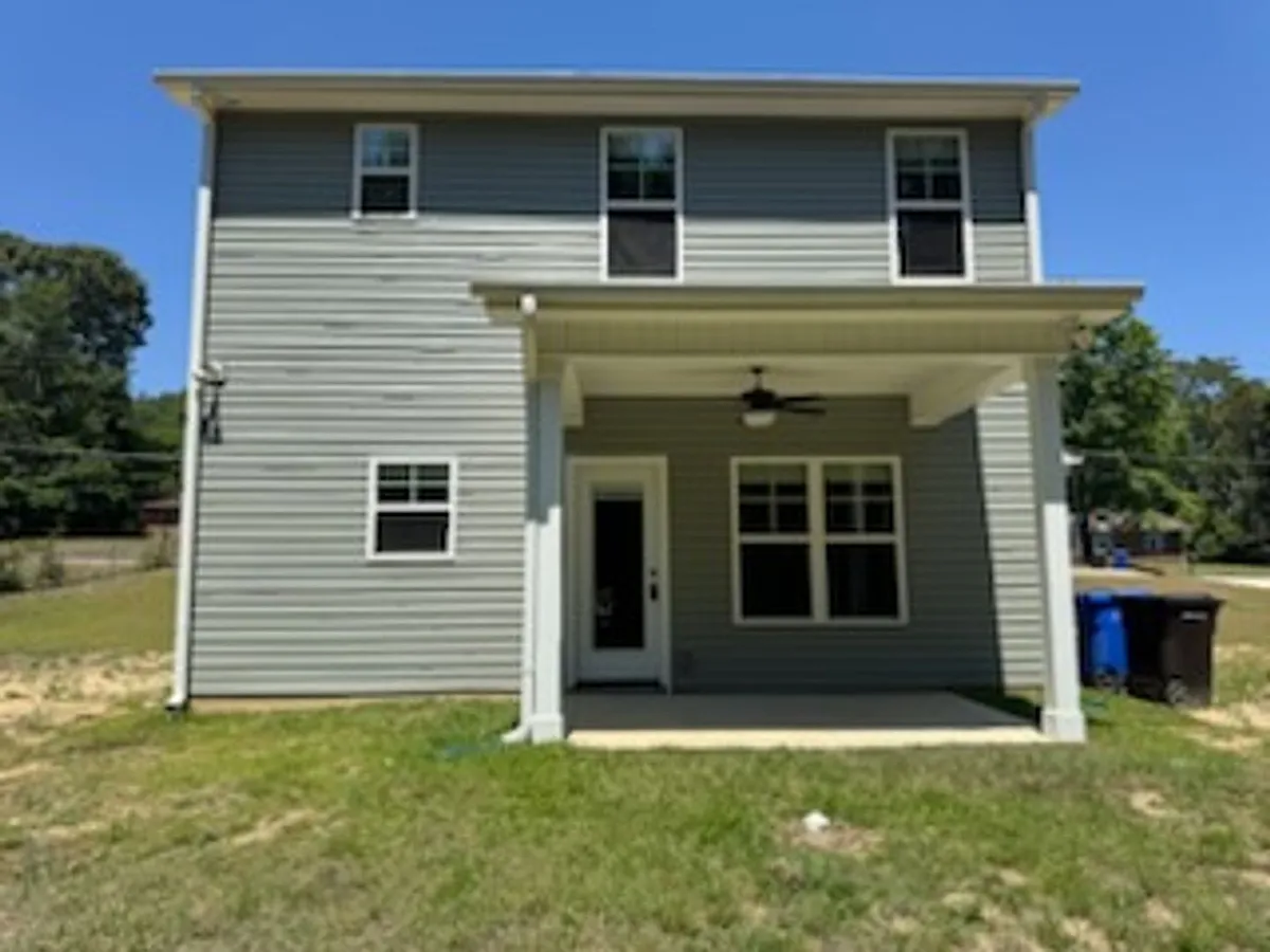 Building Photo - 390 Summer Hill Rd