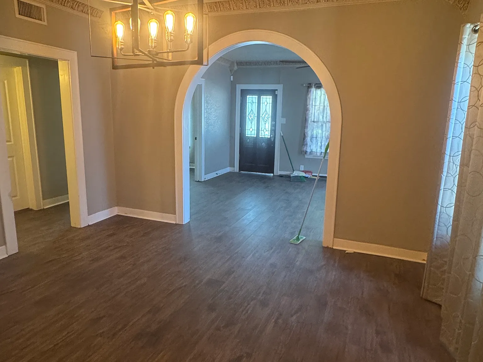 3 bed, $2,400 — Photo 4