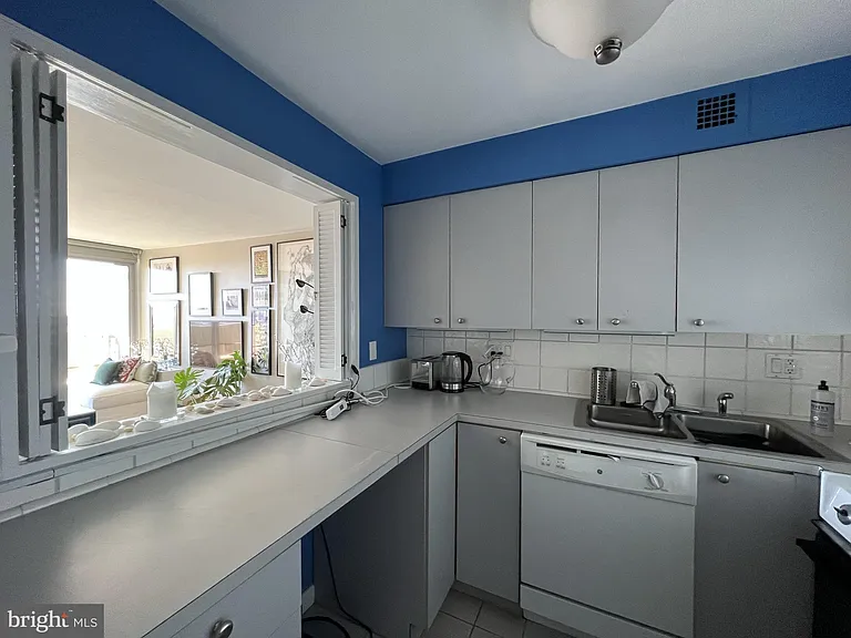 224 W Rittenhouse Sq #30-1409 — Photo 2