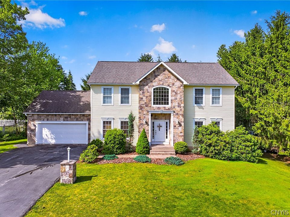 1st image of 11 Eagle Ridge Dr