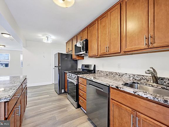 3rd image of 2924 Sollers Point Rd
