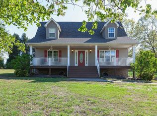 515 Aubrey Ln, Burns, TN 37029