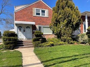 124 Lakeview Avenue, Lynbrook, NY