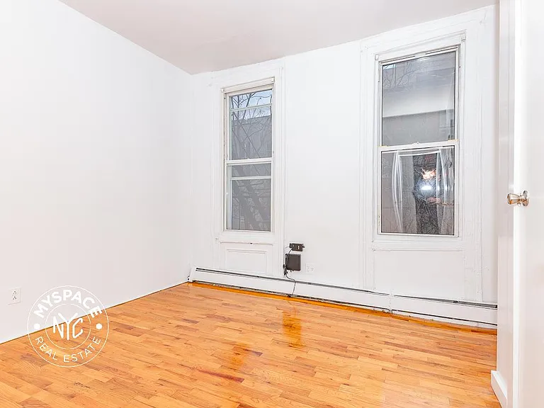 33 Montrose Ave #3L — Photo 6