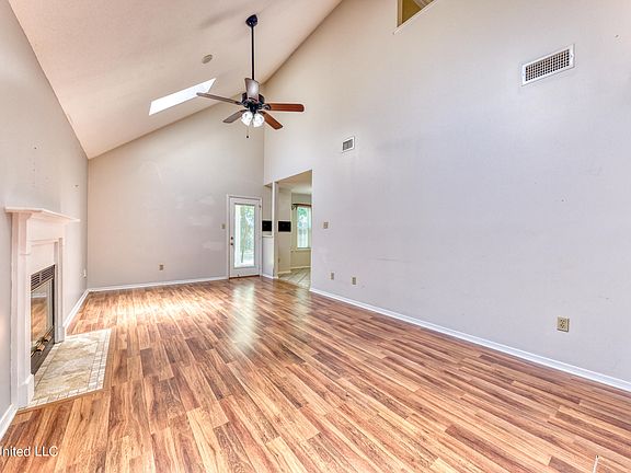 4th image of 13471 Windridge Dr