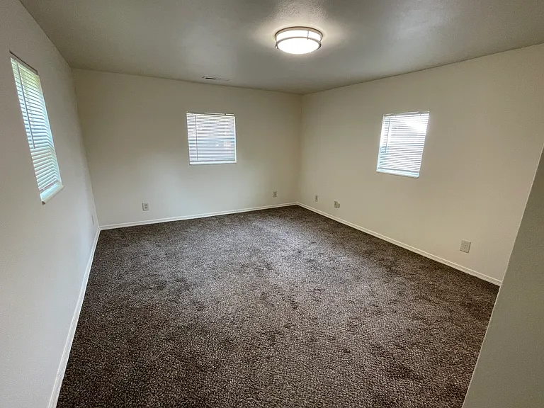 209 W Murray St — Photo 4