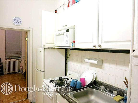 5th image of 17 Saint Marks Pl APT 1