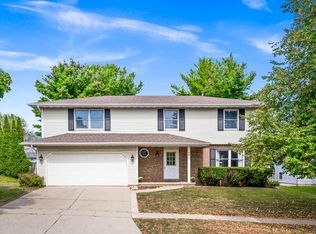 43 Aberdeen Way, Bloomington, IL 61704