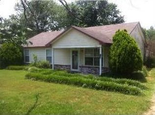 103 N Smith Ave, Gentry, AR 72734