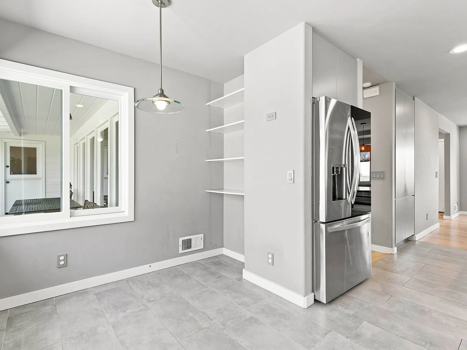 3 bed, 2334 sqft, $8,750 — Photo 4
