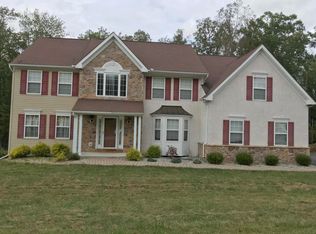 3139 Hollow Dr, East Stroudsburg, PA 18301