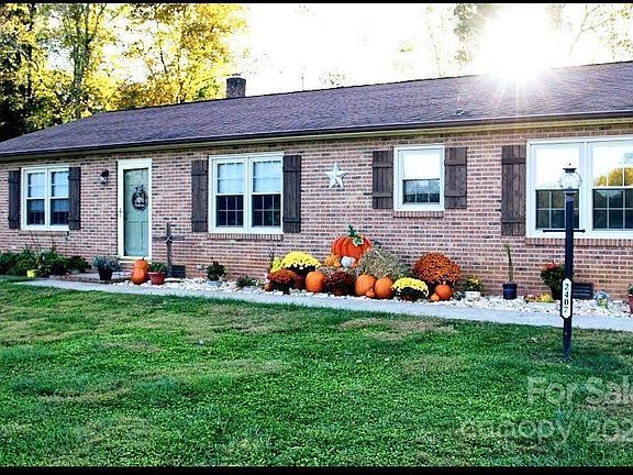 2nd image of 2407 Winkler St